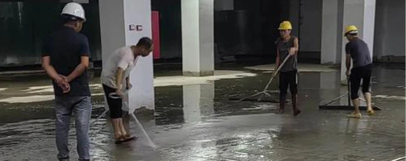 积灰、油污等污渍顽固,雨雪天水印、泥沙多,清洁强度高